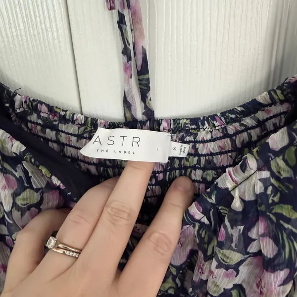 ASTR The Label V-Wire Sweetheart Floral Midi Dress Puff Sleeve Purple Navy - Image 5