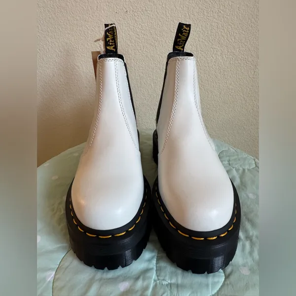 NWT Dr. Martens 2976 Quad LA004 Women’s White Boots size 7 - Image 8