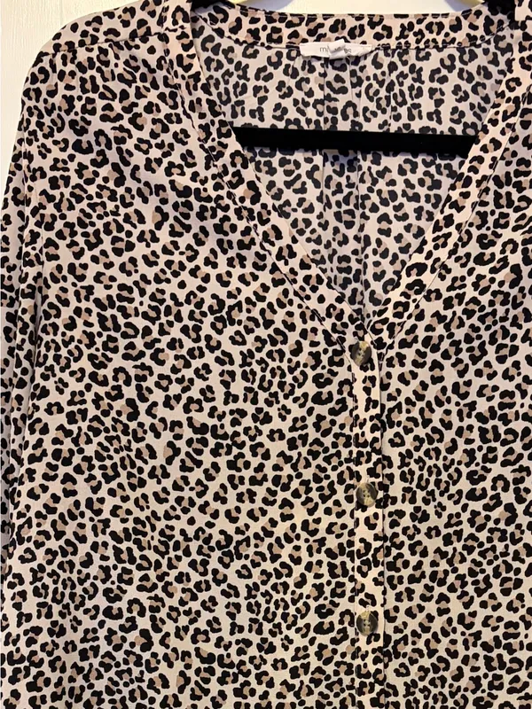 Maurices Leopard Print Blouse Button Front V-Neck Animal Print Top XL - Image 2