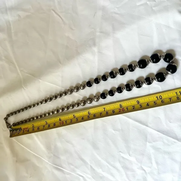 Black and silver tone beaded necklace - Image 8