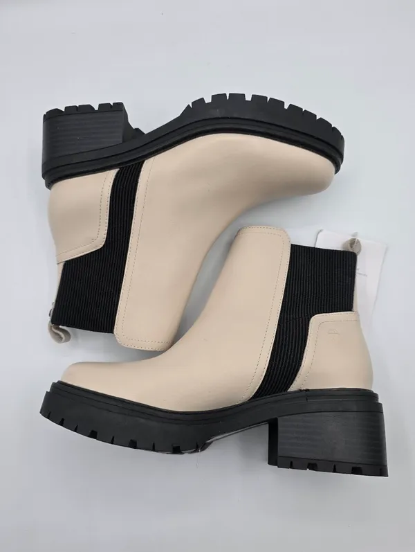 Naturalizer Jadyn Porcelain Leather Chelsea Boots Booties Lug Sole Chunky Size 7 - Image 8