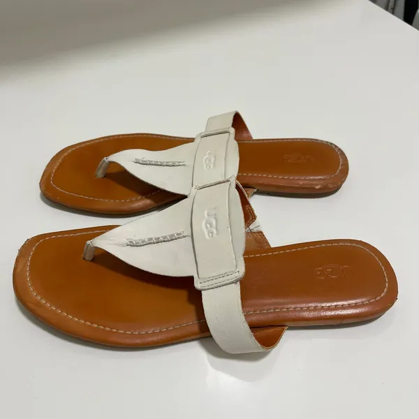 UGG Women's Gaila Slip‎ On Sandal Size 9 - Image 3