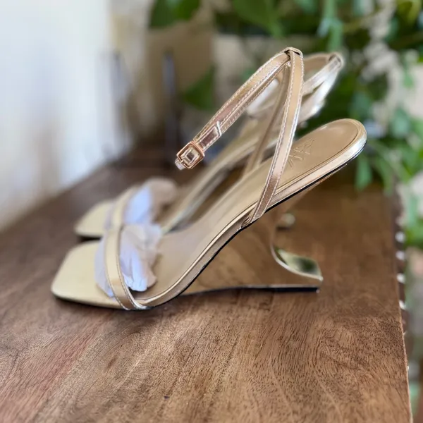 AJ by Aminah Lunaheel Sandal Women 8.5 Gold Metallic Sculptural Wedge Square Toe - Image 4