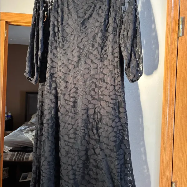Garnet Hill Black Floral Lace Dress - Image 4