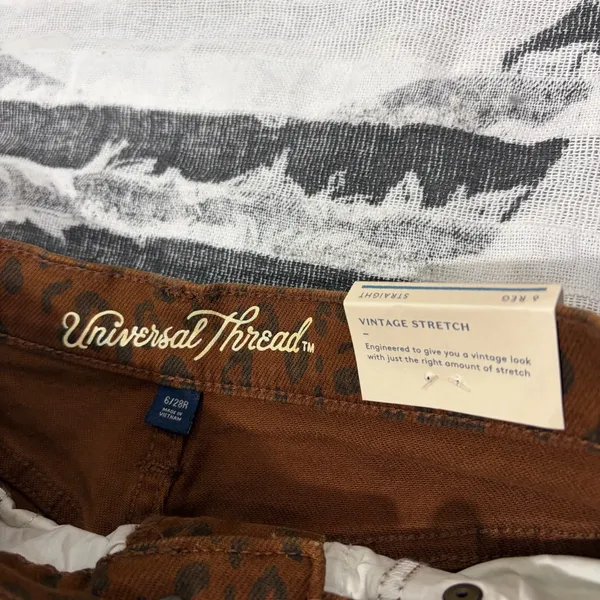 NWT Universal Threads Vintage Straight Jeans Leopard Print Sz 6 Bikercore Boho - Image 2