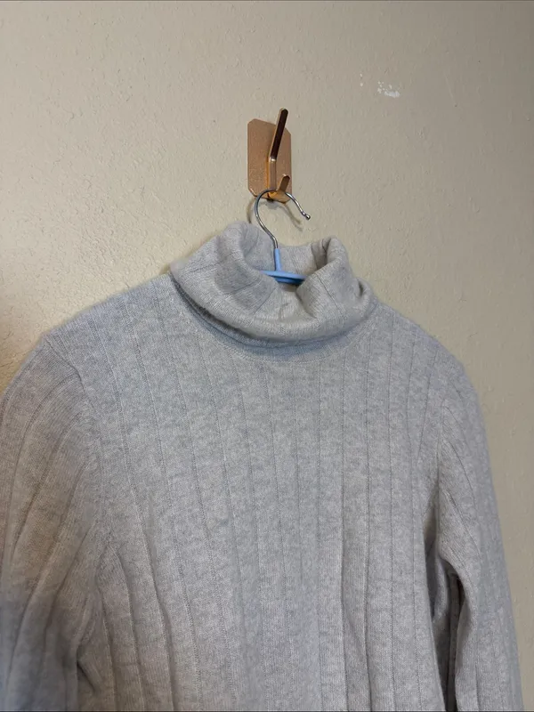 HALSTON‎ 100% 2-Ply Cashmere Turtleneck Sweater Size Small - Image 2