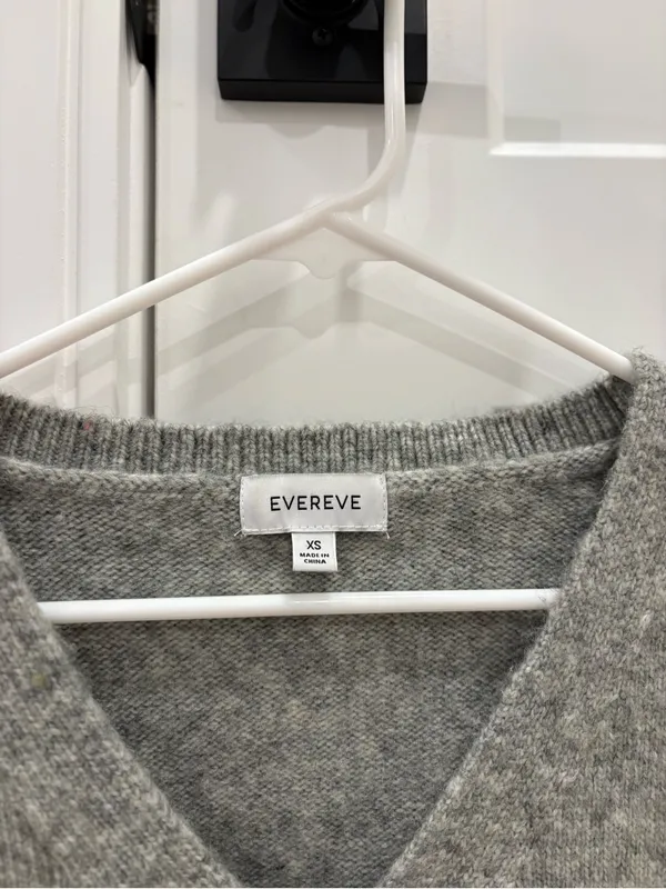 Evereve Grey V-neck Sweater Vest Size XS - Image 3