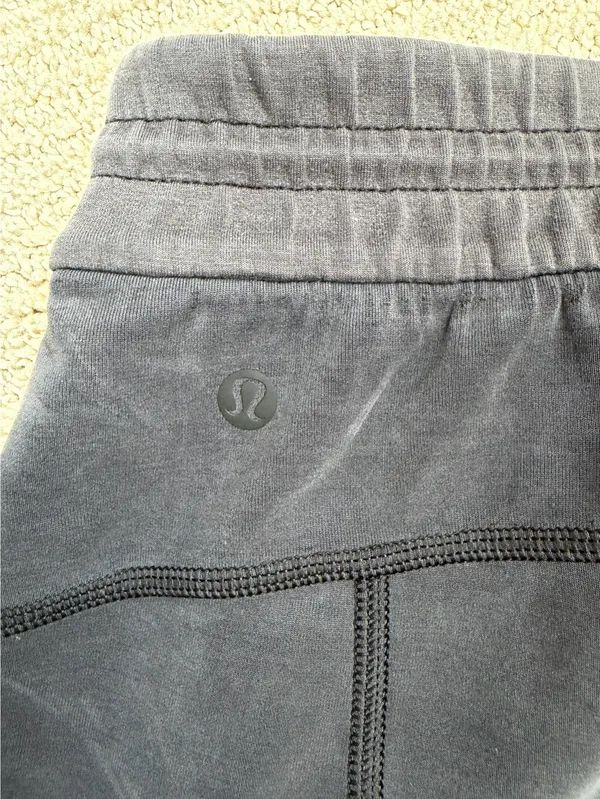 Lululemon Softstreme Shorts 4" - Image 3
