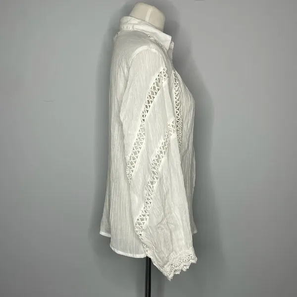 Boohoo- White Button Down with Crochet Details - Image 4