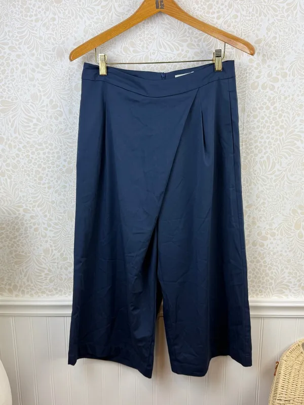 Takei by Jordan Cross Navy Bamboo Pleated Wide Cropped Pant - Size - Medium - Image 4