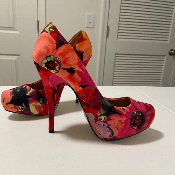 Angeles Shoes women’s floral Fiona pumps‎ — size 7 - Image 2