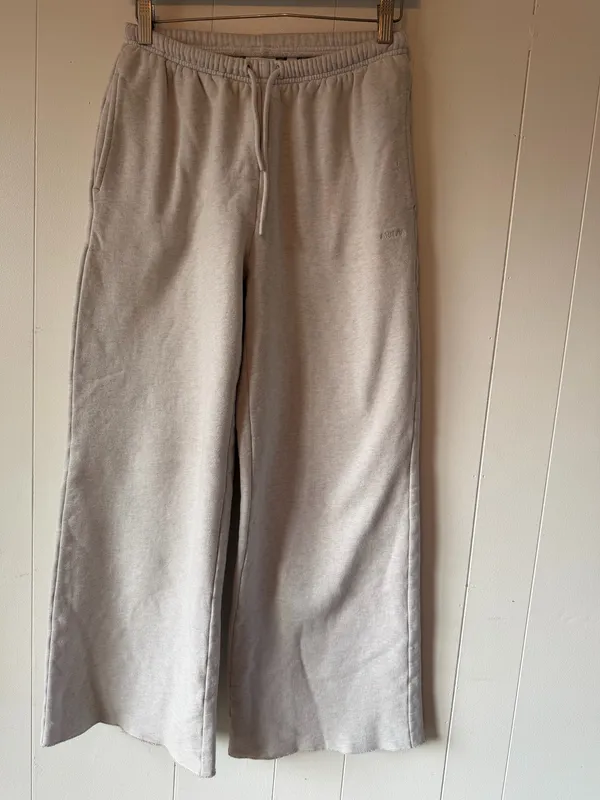 Aritzia Cozy Fleece Mega Flutter Sweatpants Heather Cloud White XS - Image 2