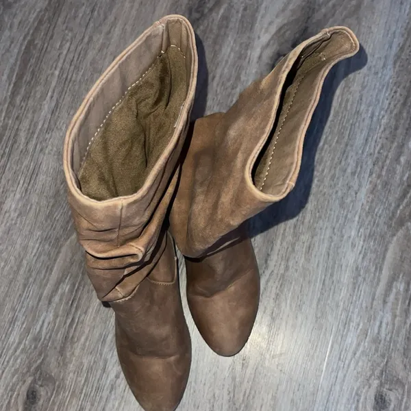 Francesca’s Tan Slouchy Heeled Boots Size 6 Medium - Image 11