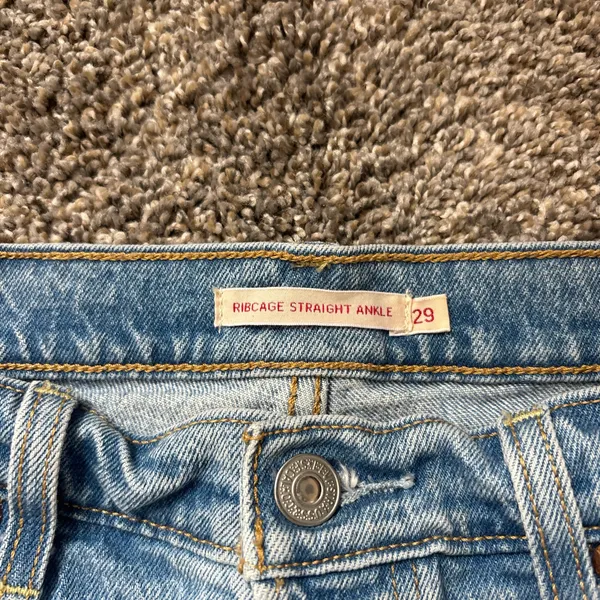 Levi’s Ribcage Straight Ankle Jeans - Image 2