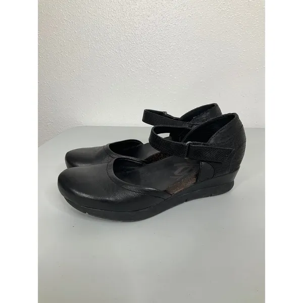 OTBT Companion Black Leather Mary Jane Wedge Shoes 8M 17F935‎ - Image 3