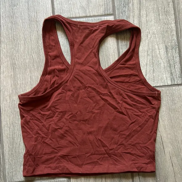 Active Basic Red Sleeveless Fitted Crop Tank Top - Image 3