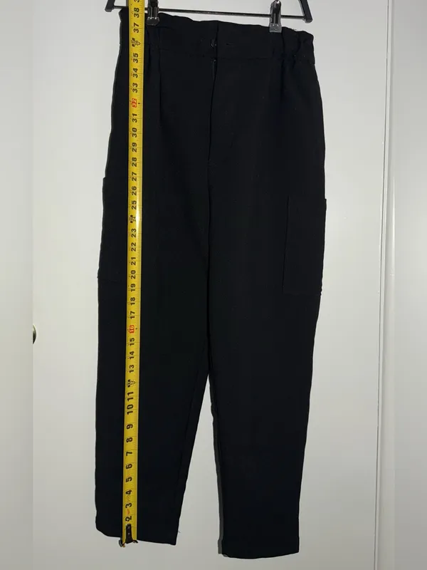 Zara Black Cargo Pants with Side Pockets - Image 8