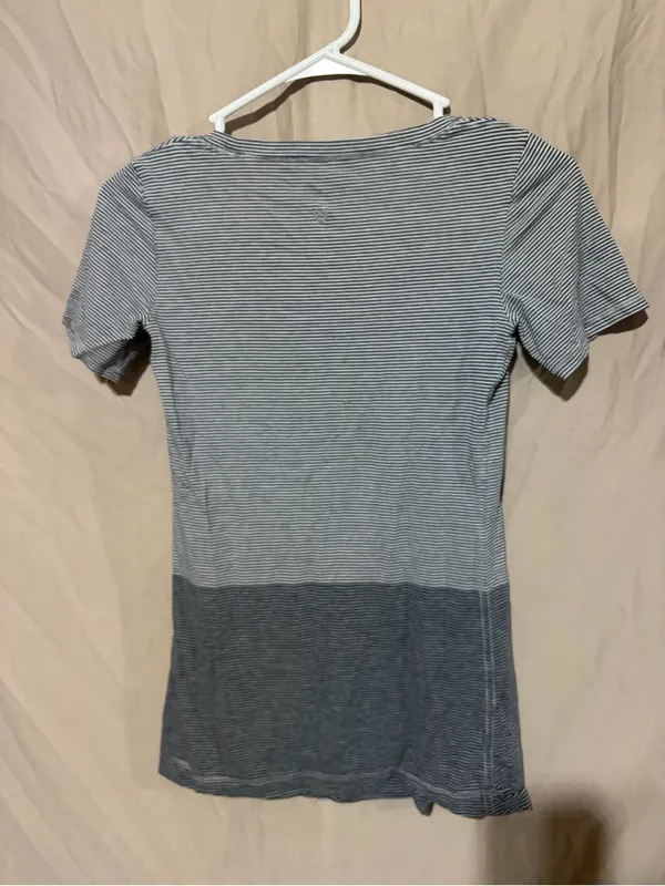 Lululemon T-shirt - Image 3