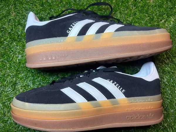 Adidas 8.5 women. Black and white. Triple stacks - Image 3