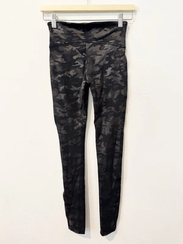 Spanx Camo Leggings Size‎ Small Black Matte Faux Leather Shaping Downtown Indie - Image 10