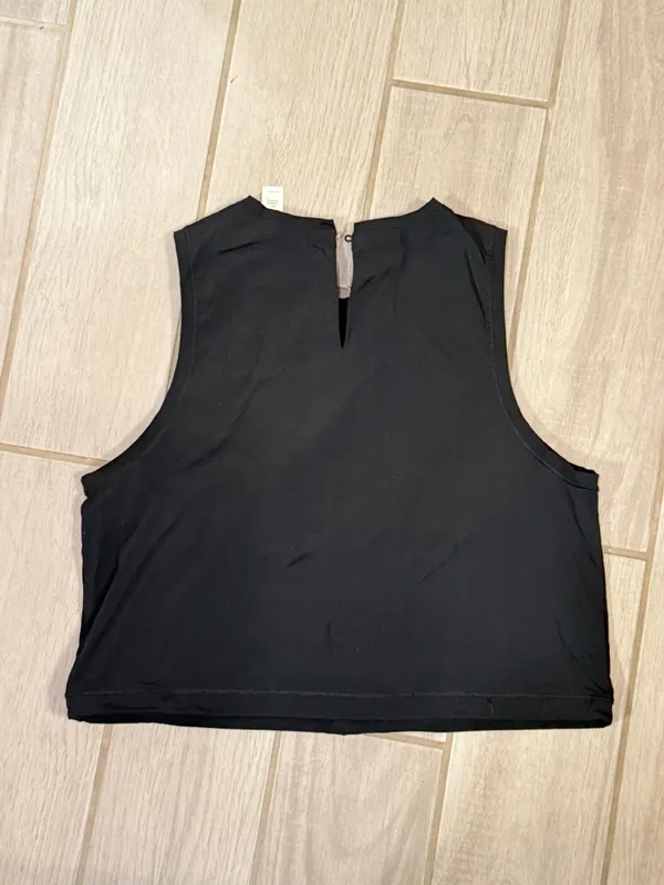 Women's Black Sleeveless Crop Top - Image 5