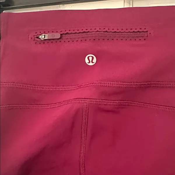 Lululemon Eggplant High-Waisted Cropped‎ Leggings size 4 EUC - Image 3