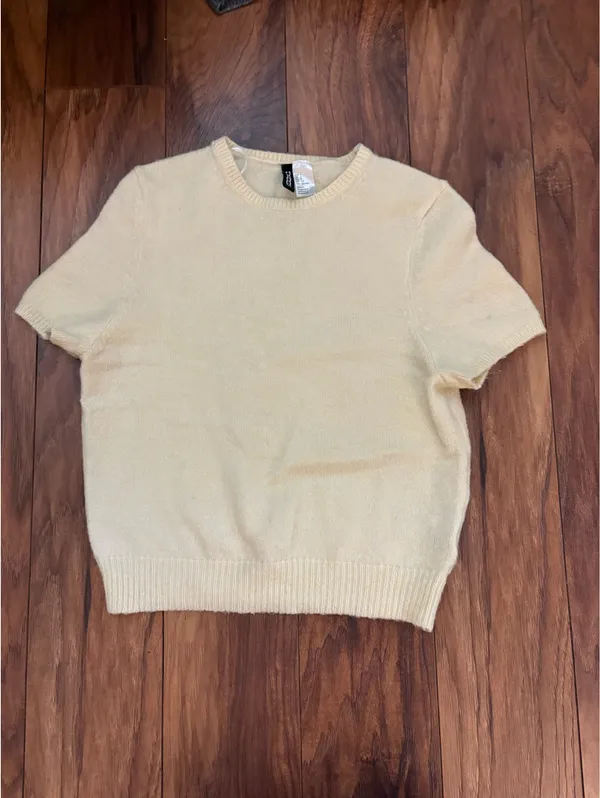 H&M Short Sleeve Knit Sweater Top Divided Butter Yellow Size Small - Image 3