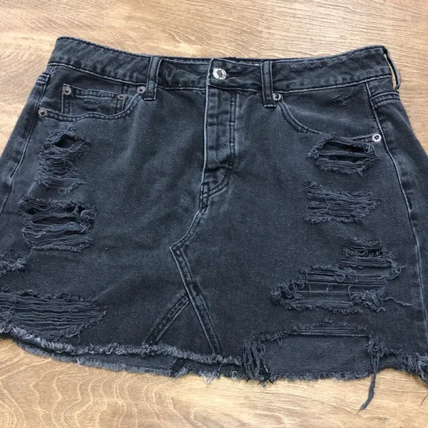 AMERICAN EAGLE SIZE 10 black distressed mini skirt - Image 2
