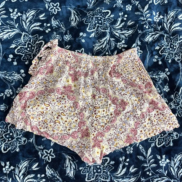 NWT! Hollister Floral Print Side Toe Skort 14-15” Waist - Image 2