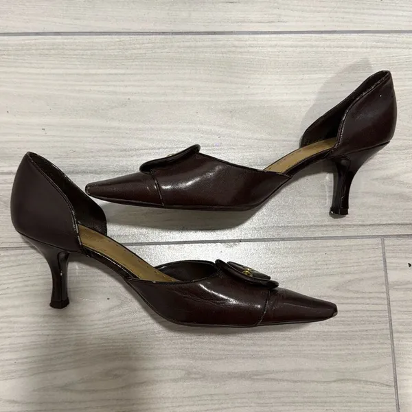 BCBGMAXAZRIA BCBG Women’s Kitten Heels Size‎ 7.5 Faux Leather - Image 4