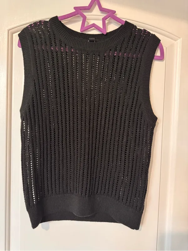 Uniqlo Black Sleeveless Knit Tank Top - Image 3
