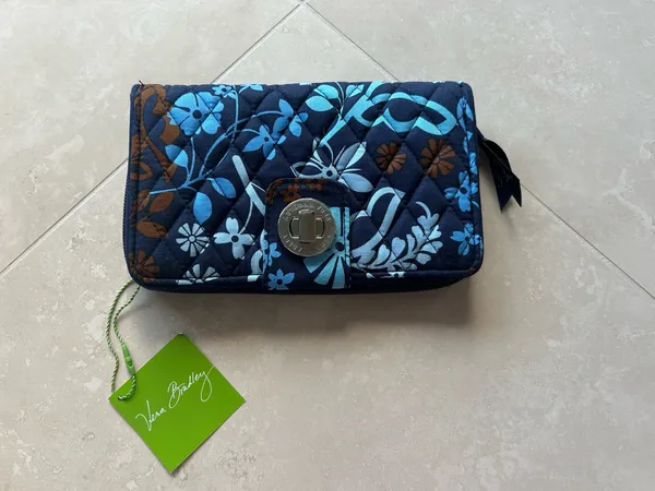 Vera Bradley Wallet - Image 2