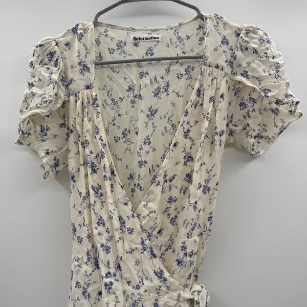 Reformation Ellwood Short Sleeve Wrap Mini Dress in Sinead White Blue Floral‎ M - Image 4