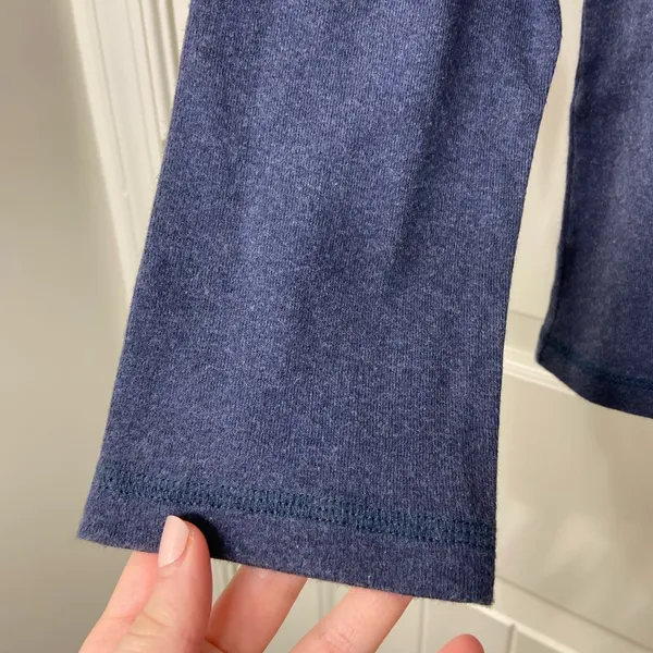 EUC Jockey women’s dark blue‎ v-neck 100% cotton long sleeve active shirt XL - Image 3