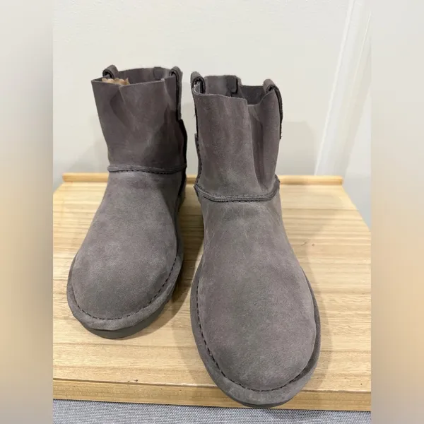 UGG Classic Mini Ankle Boots Womens 7 Gray Suede Shearling Lined Cozy - Image 5