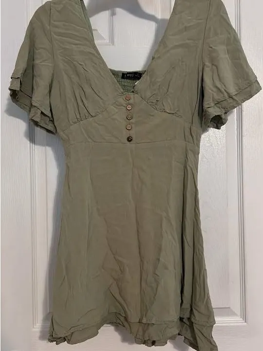 Very J Sage Green V-Neck Flutter Sleeve Romper - Image 2