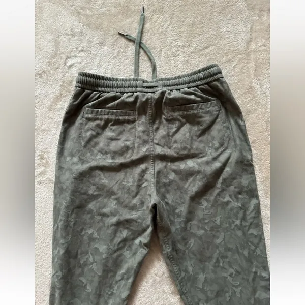 Athleta Women's Printed Farallon‎ Stratum Camo Jogger Pants Size 6 - Image 4