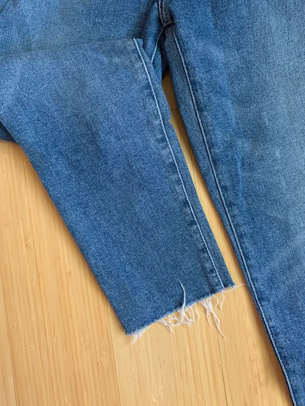 Hollister Ultra High-Rise Mom Jean - Image 5