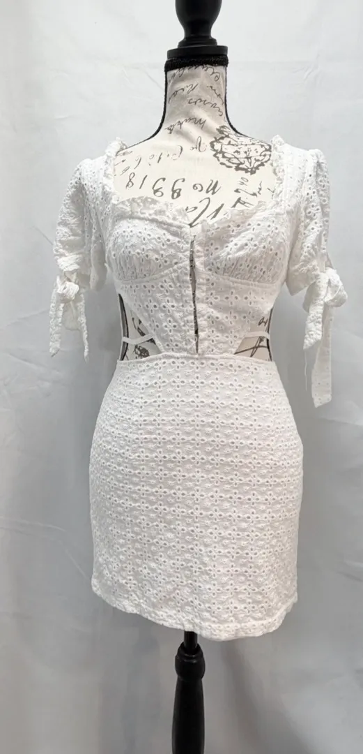 Pretty Little Thing 👗✨ Petite White Eyelet Cut-Out Mini Dress (US 2) 🤍🌸 - Image 3