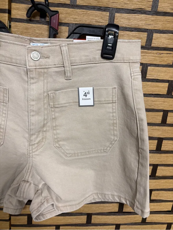 Time and tru khaki patch pocket shorts size 10 Tan - Image 3