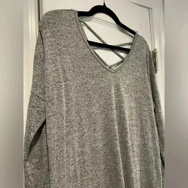 Garage Gray Heather Long Sleeve Open Back V Neck Knit Pullover Size Large - Image 7