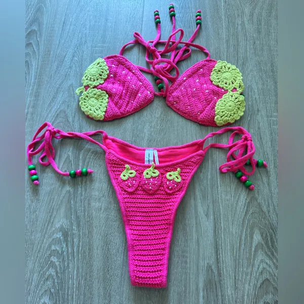 Urban Outfitters‎ Out From Under Strawberry Crochet Bikini New Small - Image 6