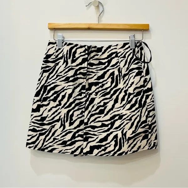 Motel Zebra Pelmet Skirt with slit size Small - Image 4