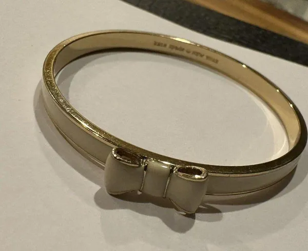 Kate Spade Signed Bangle Bracelet Bow Tie Creamy White / Gold Tone - 7 3/4 Inch - Image 8