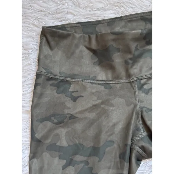 Lululemon Savasana Camo Multi Green Women’s Crop Leggings Size 4 - Image 9