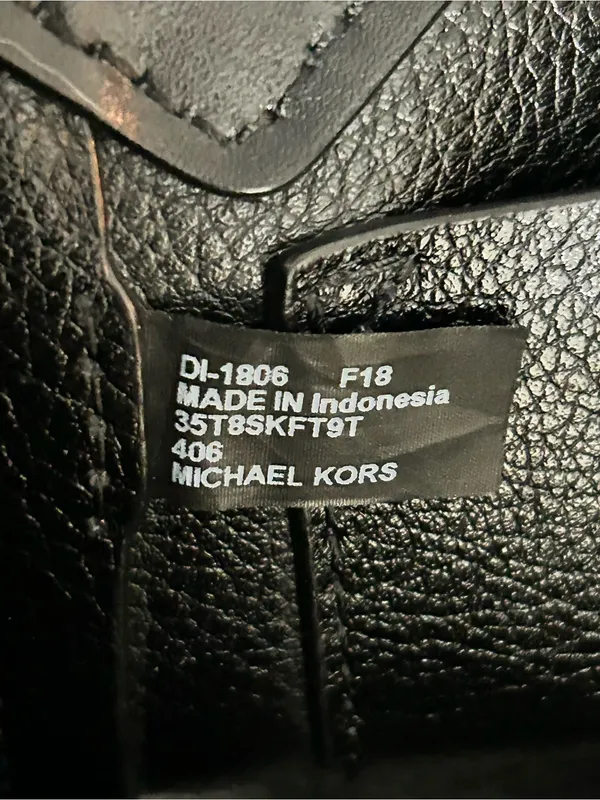 Michael Kors Navy and Black Pebbled Leather Tote - Image 16