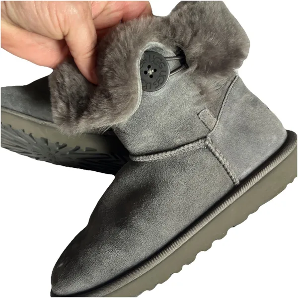 UGG Australia Bailey Button Grey Sheepskin Winter Boots 5803 Women's Size 8 - Image 2