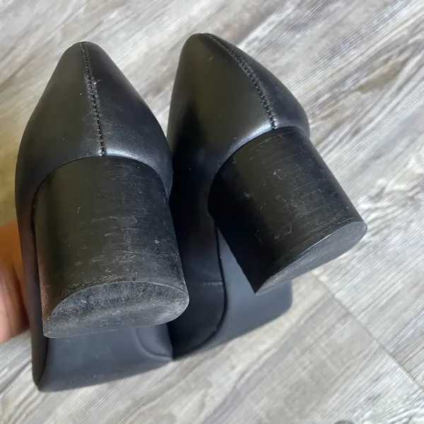 Tory Burch Black Leather Flats with Gold Logo - Image 8