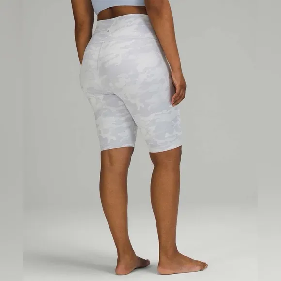 Lululemon Wunder Under Short 10" *Ribbed in Incognito Camo Jacquard White Size 4 - Image 2