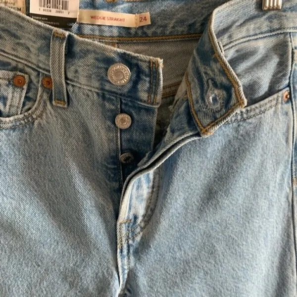 LEVI’S wedgie straight light wash jeans - Image 9